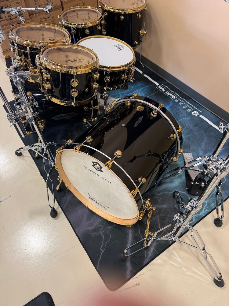 SOUNDWAVE MASTER GLORY SOUND DEVIL BLACK DOUBLE BASS DRUM KIT
