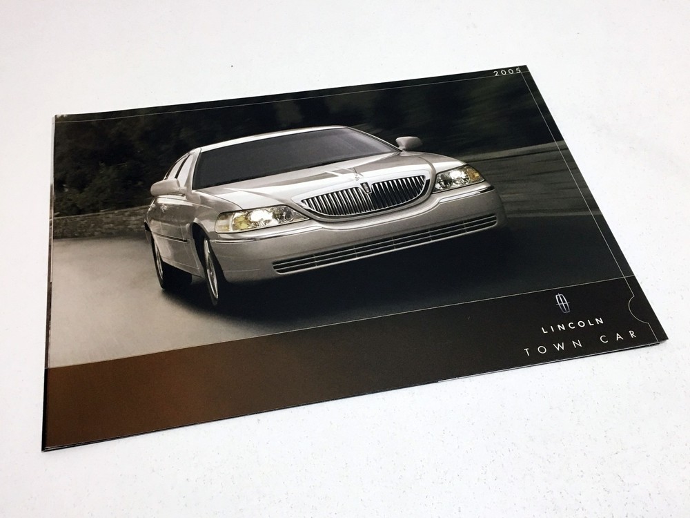 2005 Lincoln Town Car Preview Brochure