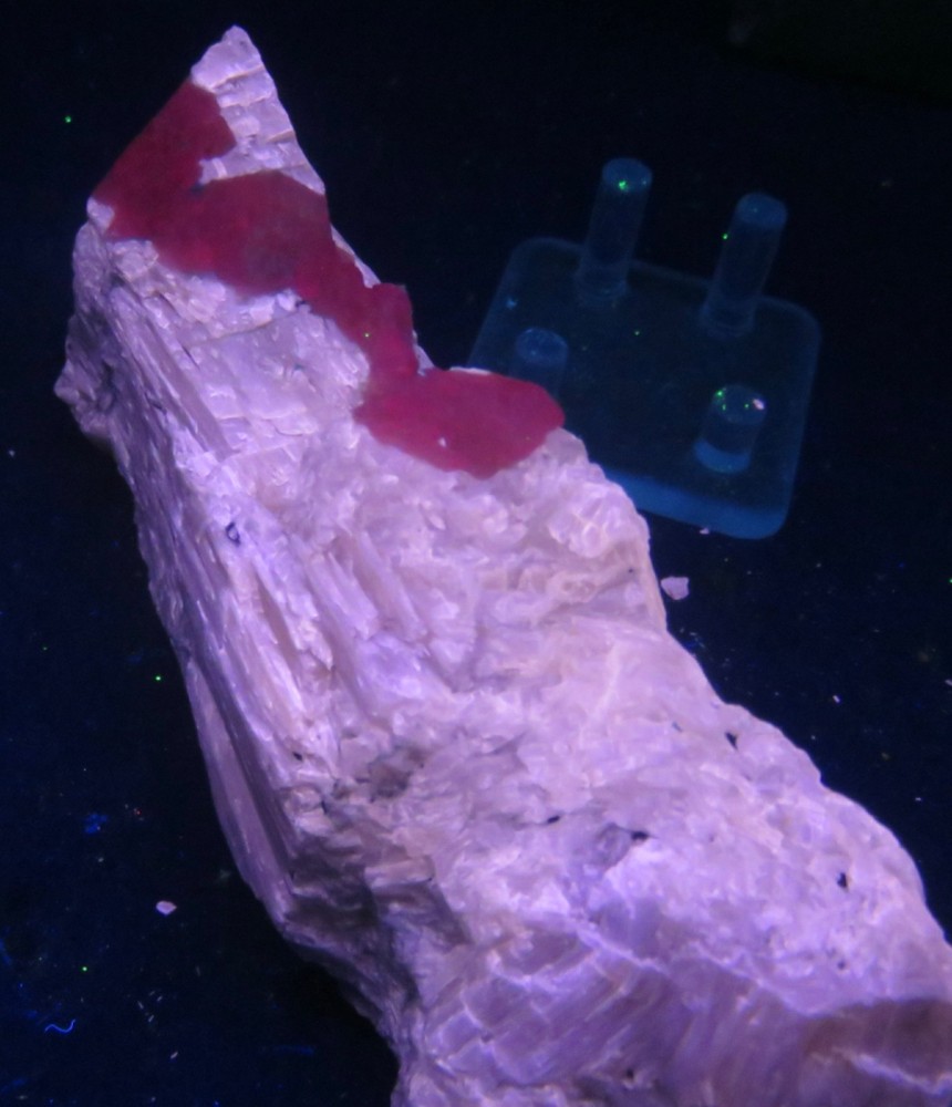 Fluorescent : AGRELLITE - Kipawa River Complex , Temiscamingue , Quebec