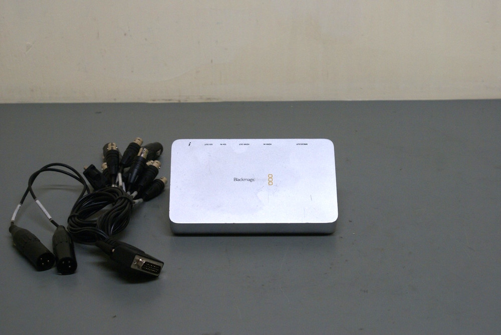 Blackmagic Design UltraStudio Express Thunderbolt I/O with Breakout cable    1M