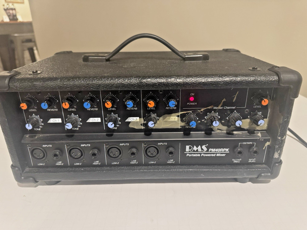 RMS 40 RPK Portable Powered Mixer = Powers on