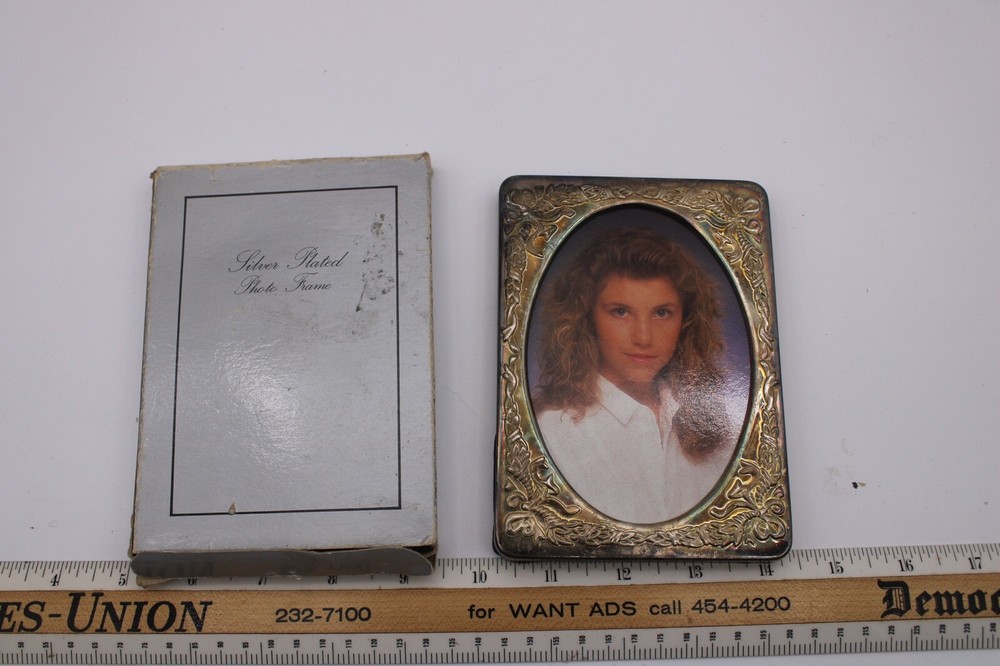 3.5”x5” silver plate picture frame R1D5