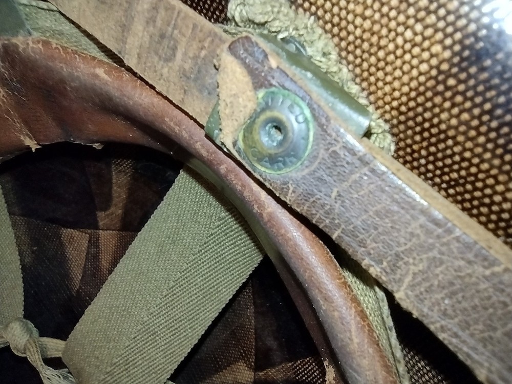 WW2 helmet front seam fixed bale United carr