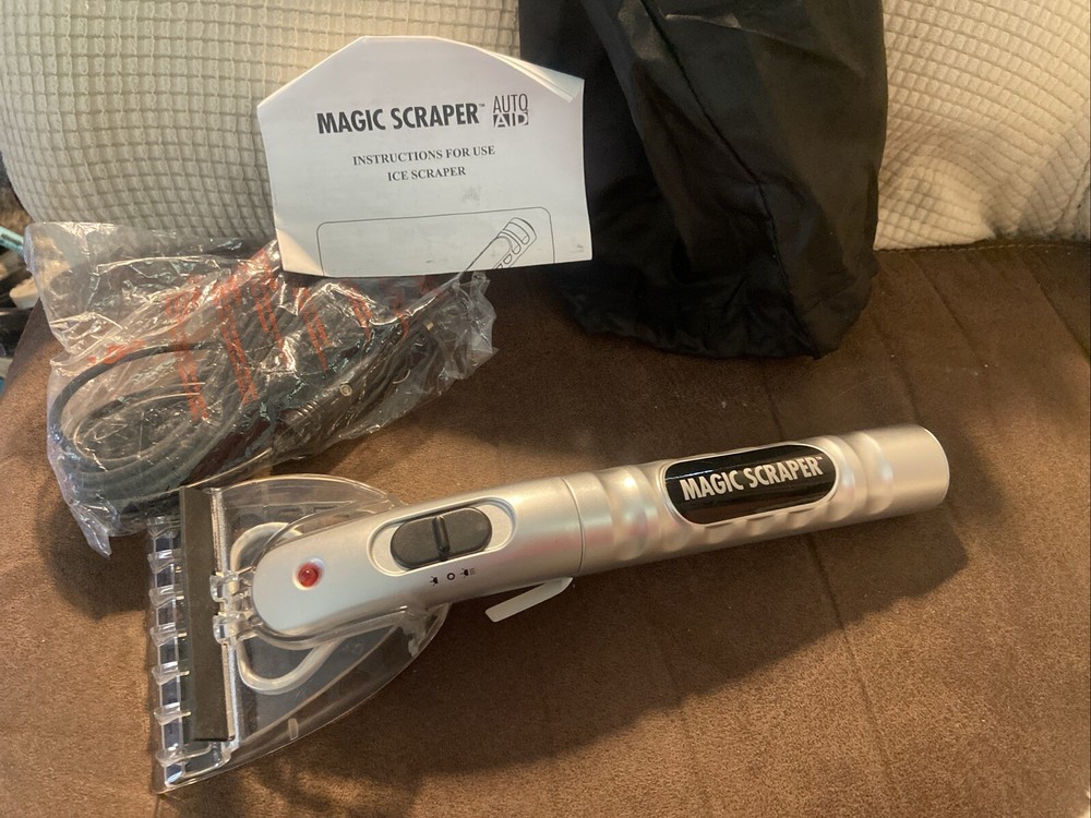 Magic Scraper Heated Ice Scraper SILVER NEW with BLACK POUCH CASE & CORD