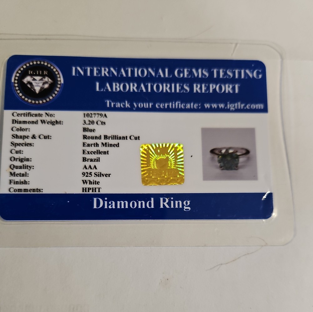 3.20ct Treated Blue-Green Diamond Ring - Platinum Setting. 3.9gr