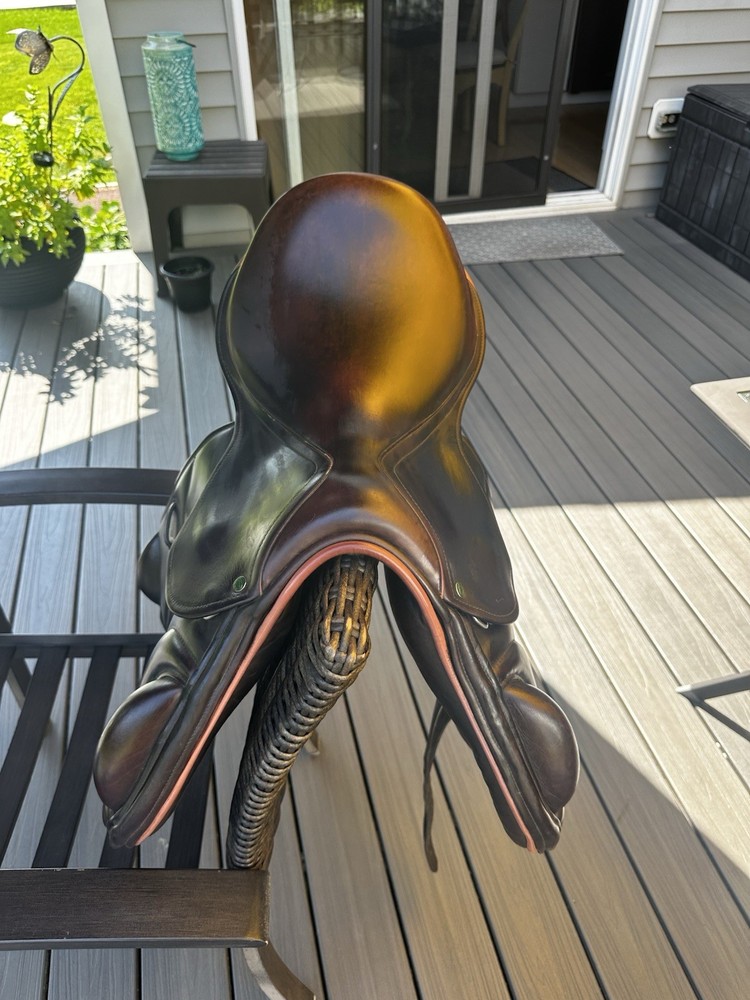 County Solution Jump Saddle 18 M SR