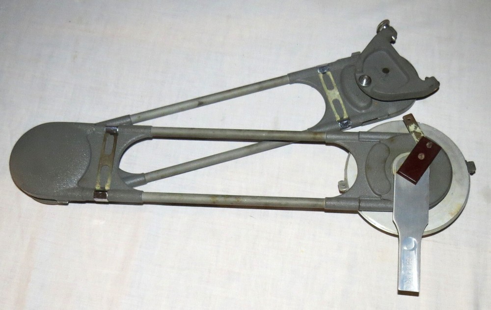 Universal Drafting Machine Model 77