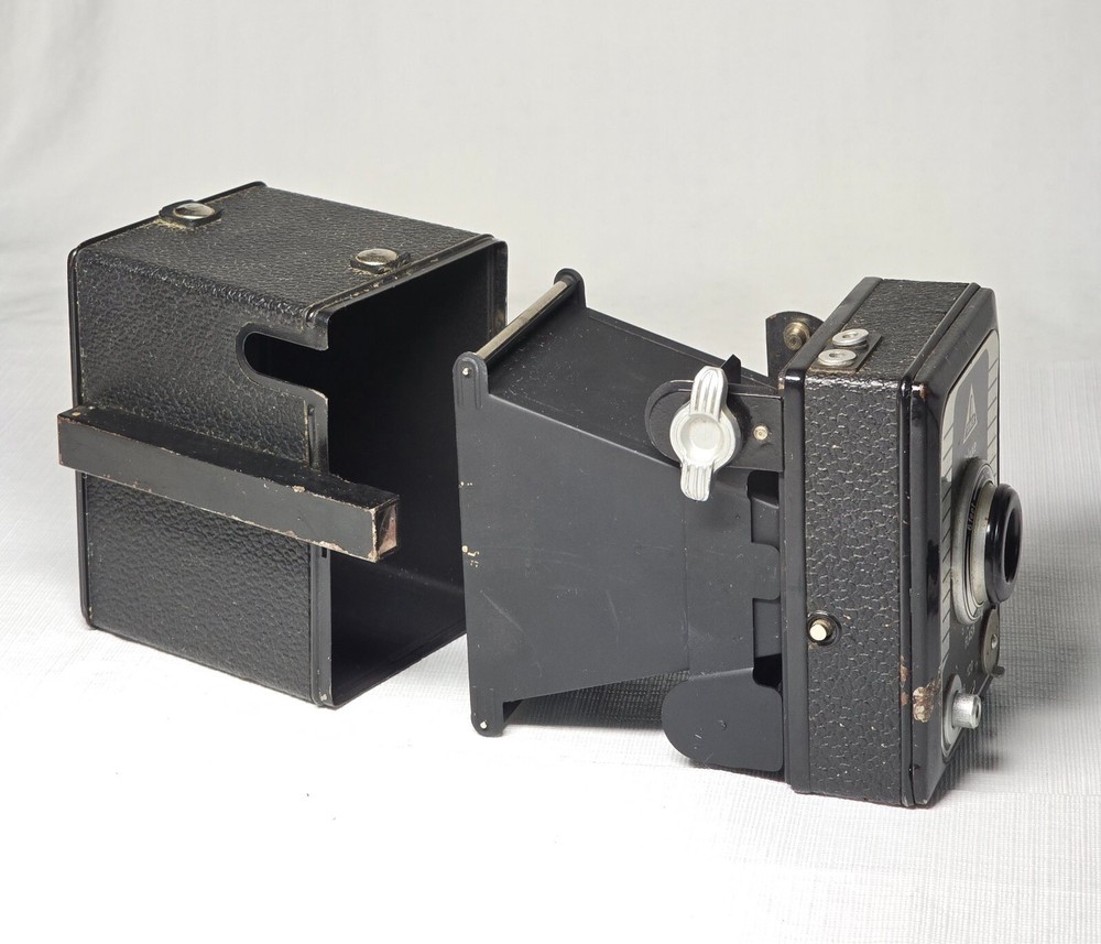 Tower Deluxe Sears Roebuck Synchro Flash 120 Box Camera, Vintage