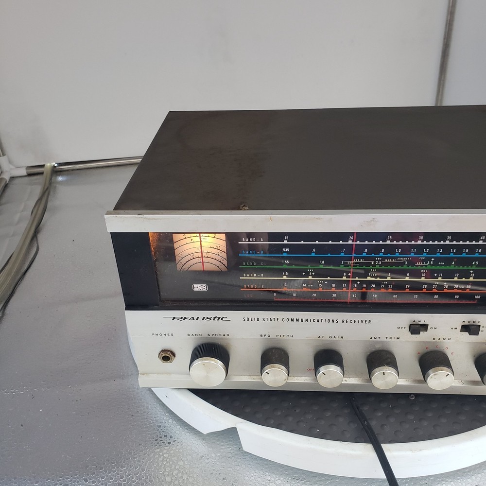Vintage Realistic DX-160 Solid State Communications Recievers - Tested