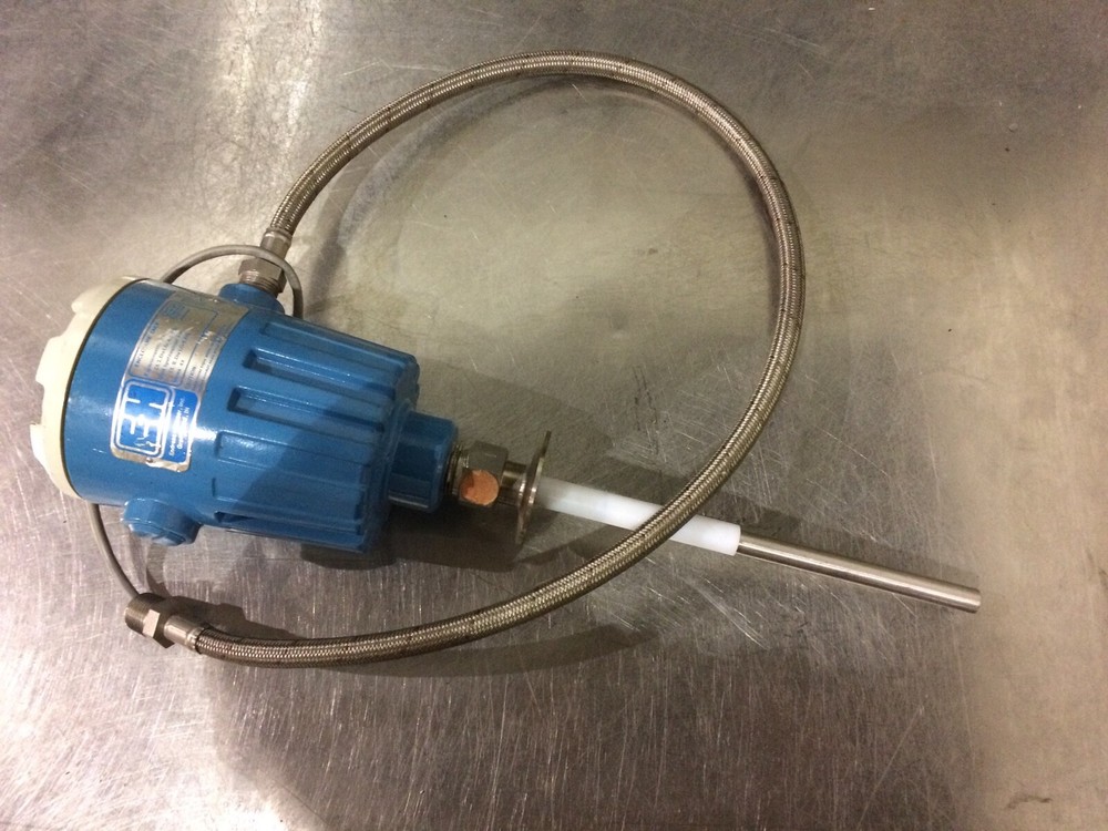 Endress & Hauser model MBA036-000 level switch