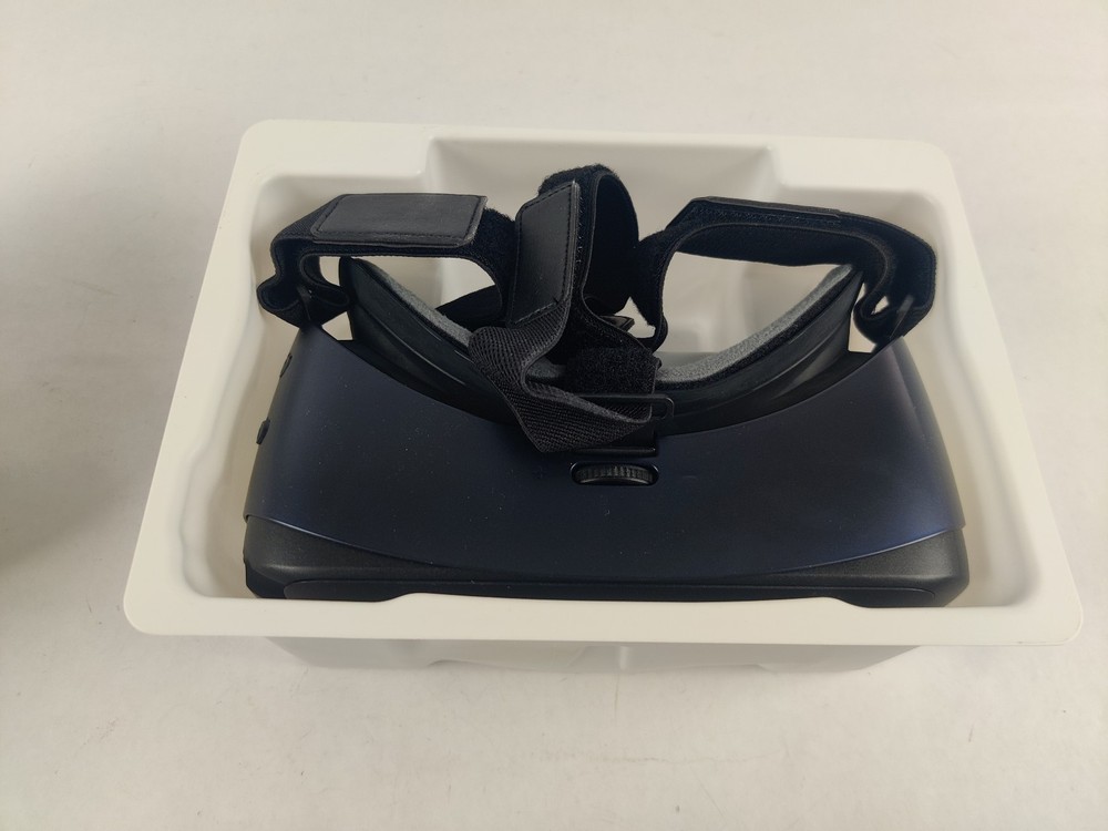 Samsung Gear VR SM-R323 Virtual Reality Headset Black Oculus