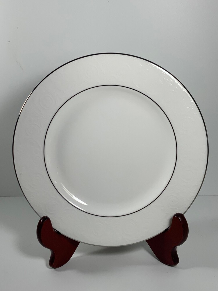 Lenox Artemis 7 Piece Platinum Rim Place Setting with Box