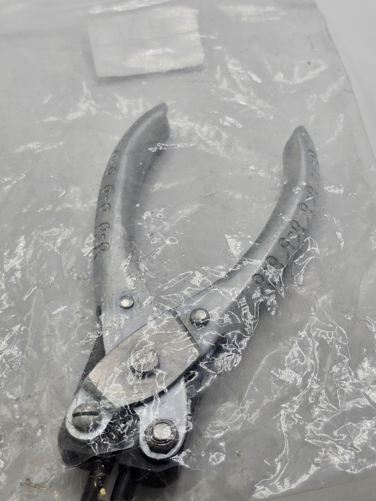 forEVER Permanent Jewelry Supplies Permanent Bangle Pliers