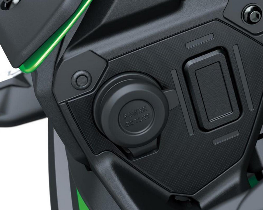 Kawasaki Versys 650 socket 12v including relay from 2022 model