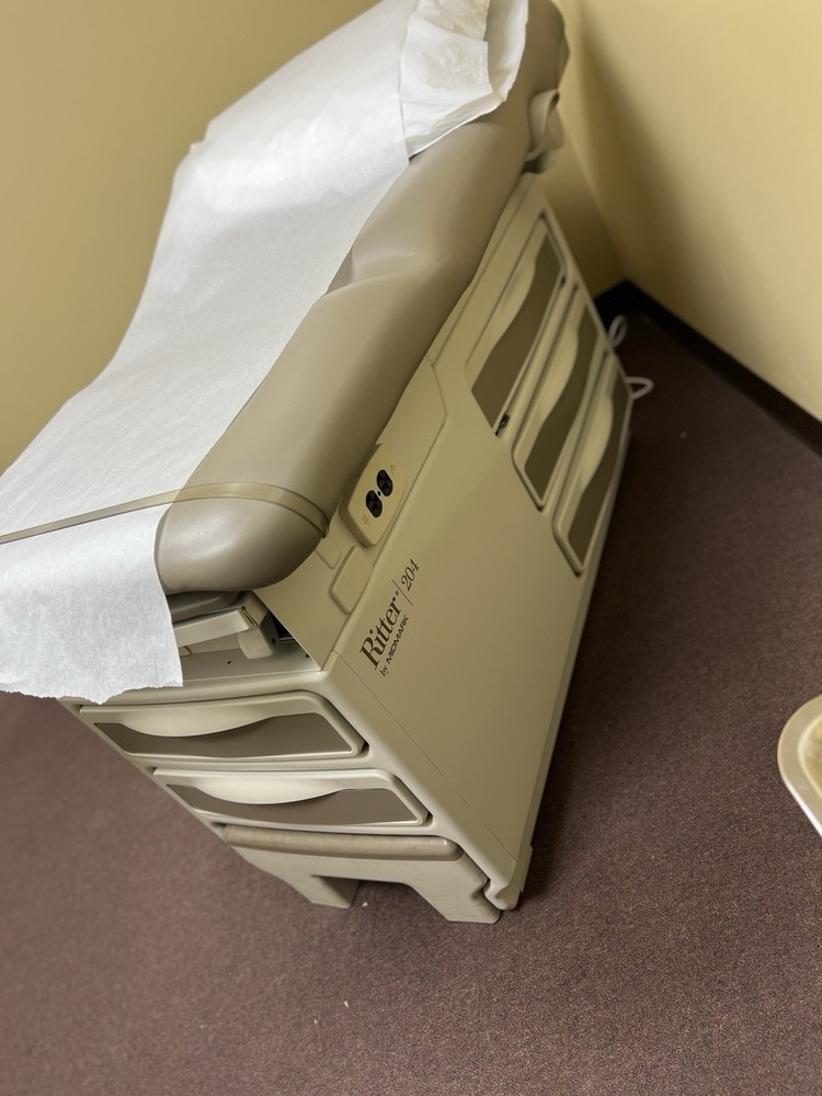 Midmark Ritter 204 Manual Exam Table