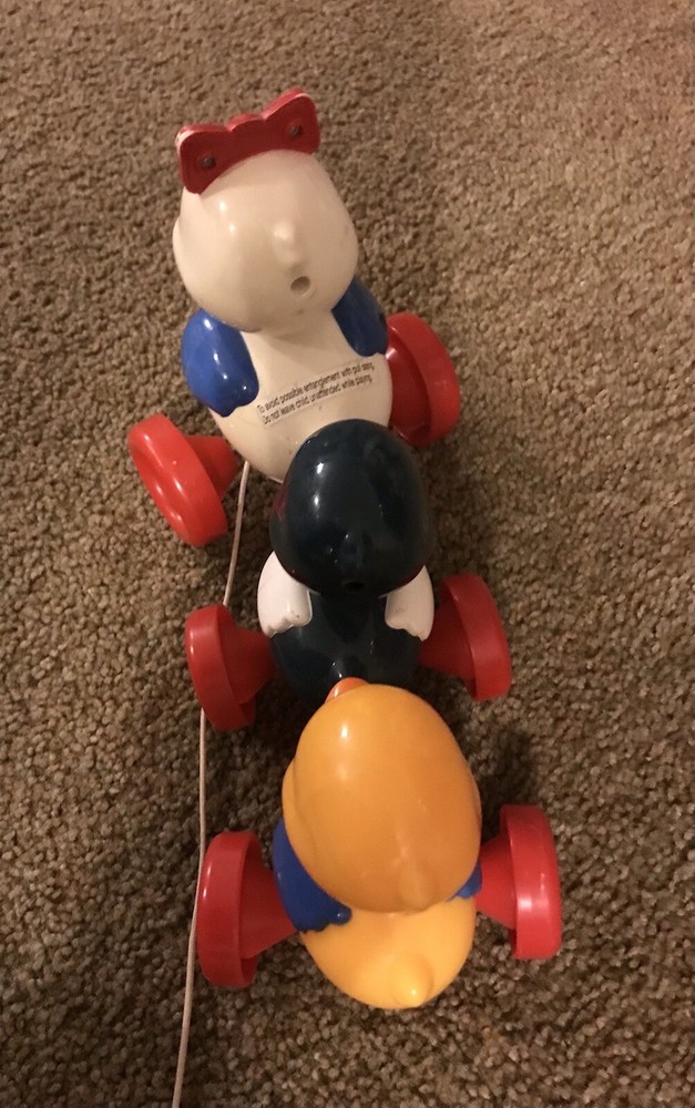 TOMY DUCK AND DUCKLING pull toy