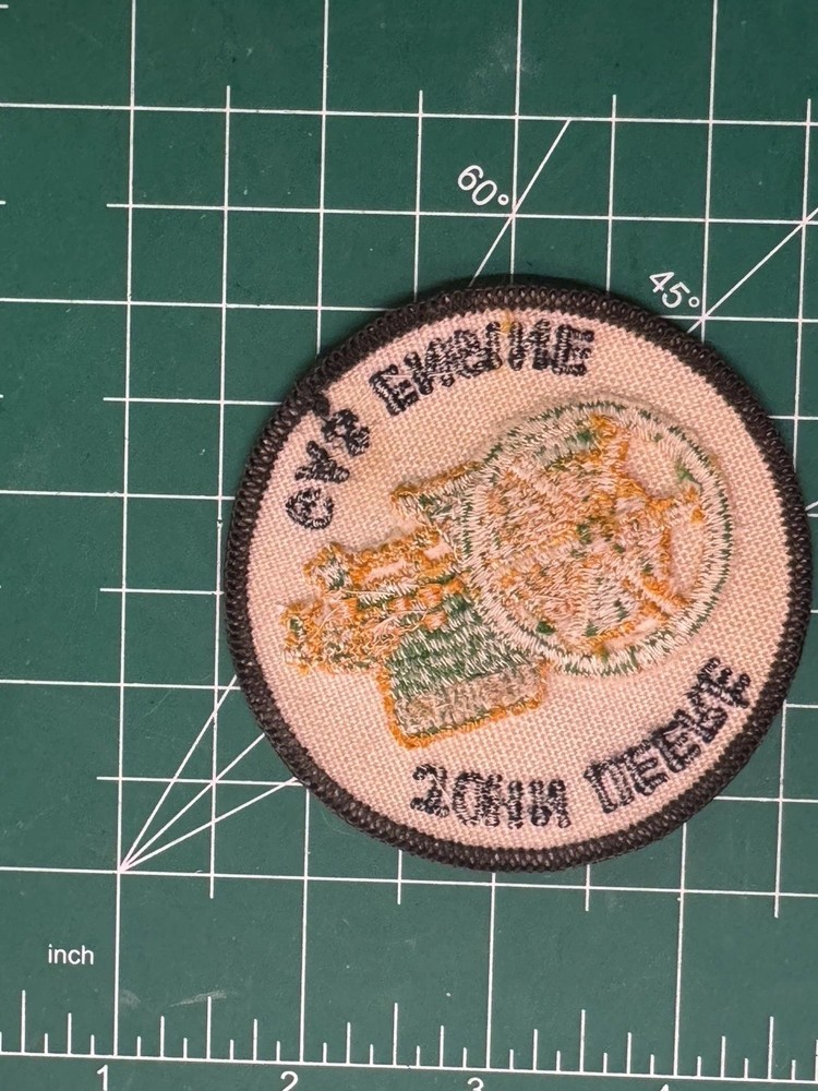 VINTAGE ADVERTISING JOHN DEERE TRACTOR Patch Keychains Merchandise