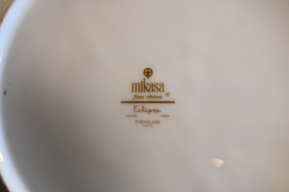 Mikasa Everglade 8 Dinner Plates 10 3/8"