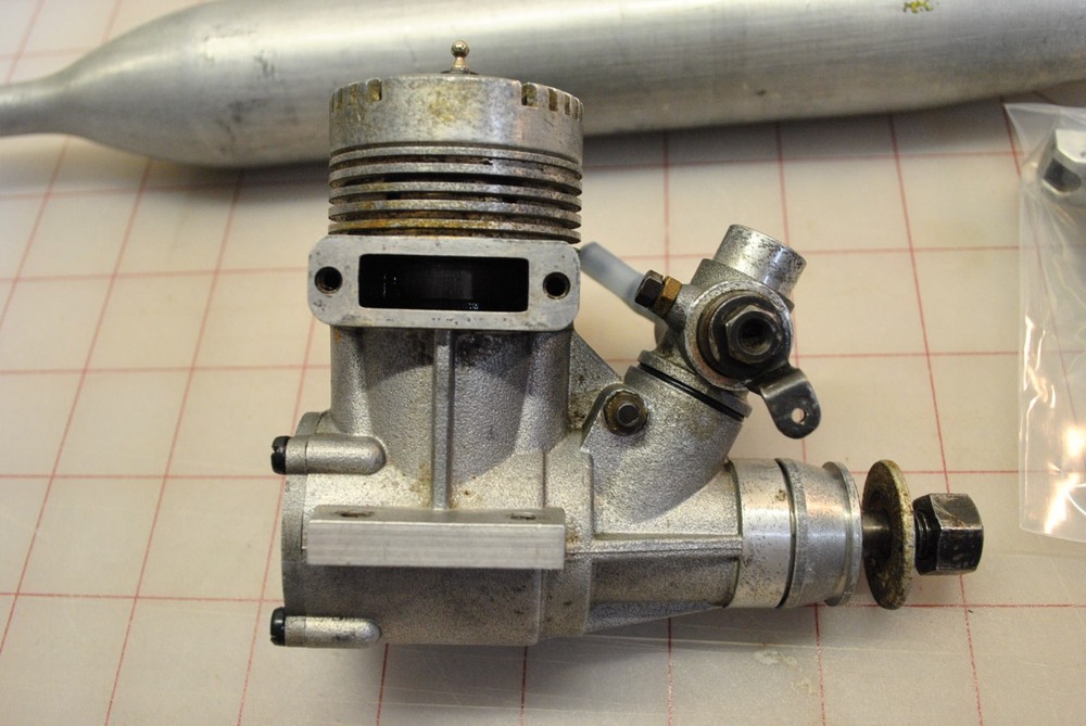 Rossi R40 Nitro Engine w/ tunned pipe. Nice!