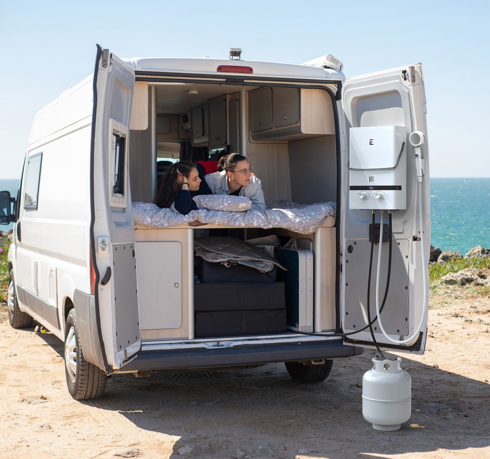 Eccotemp Luxé 1.85 GPM 52K BTU Portable Outdoor Tankless Water Heater (OPEN BOX)