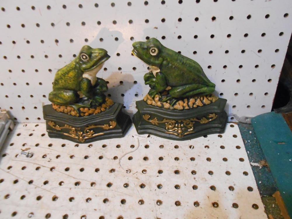 CAST IRON PAINTED FROG BOOT SCRAPER