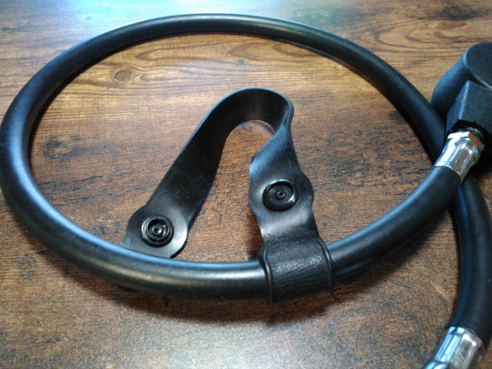 Vintage nihon aqua-lung single gauge.