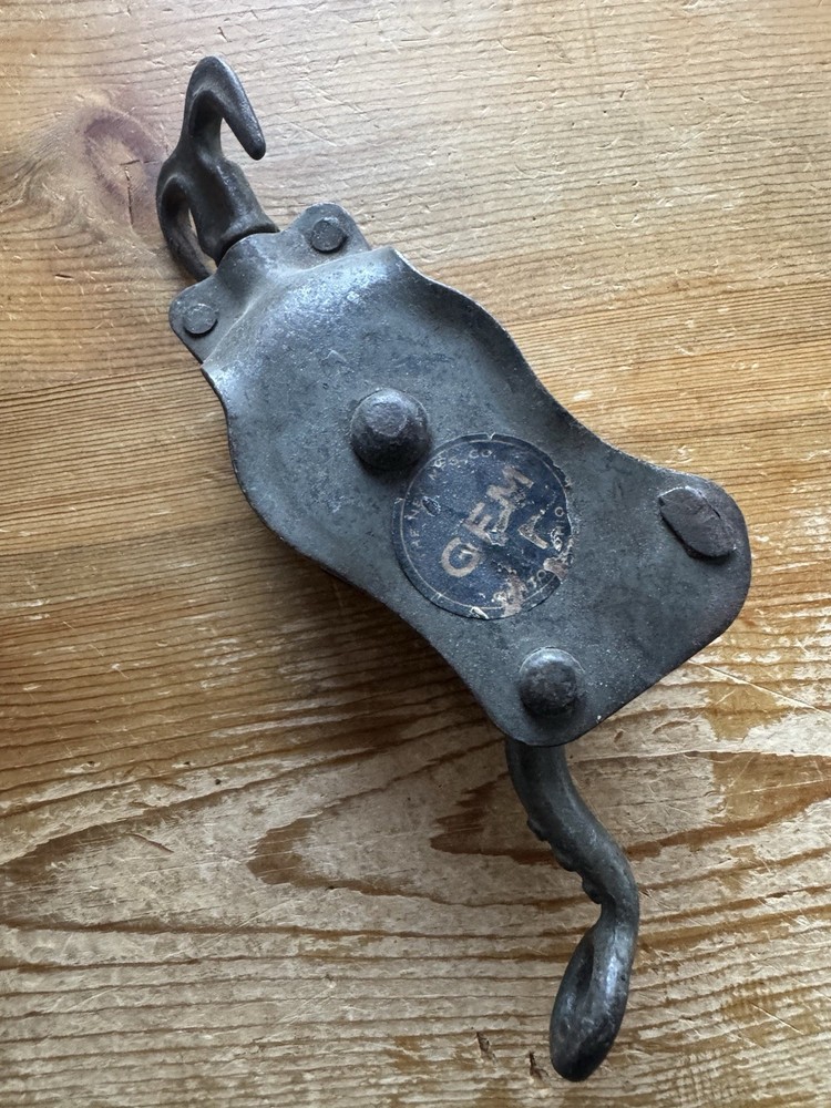 Vntg. Gem Double Pulley w/ Rope Break