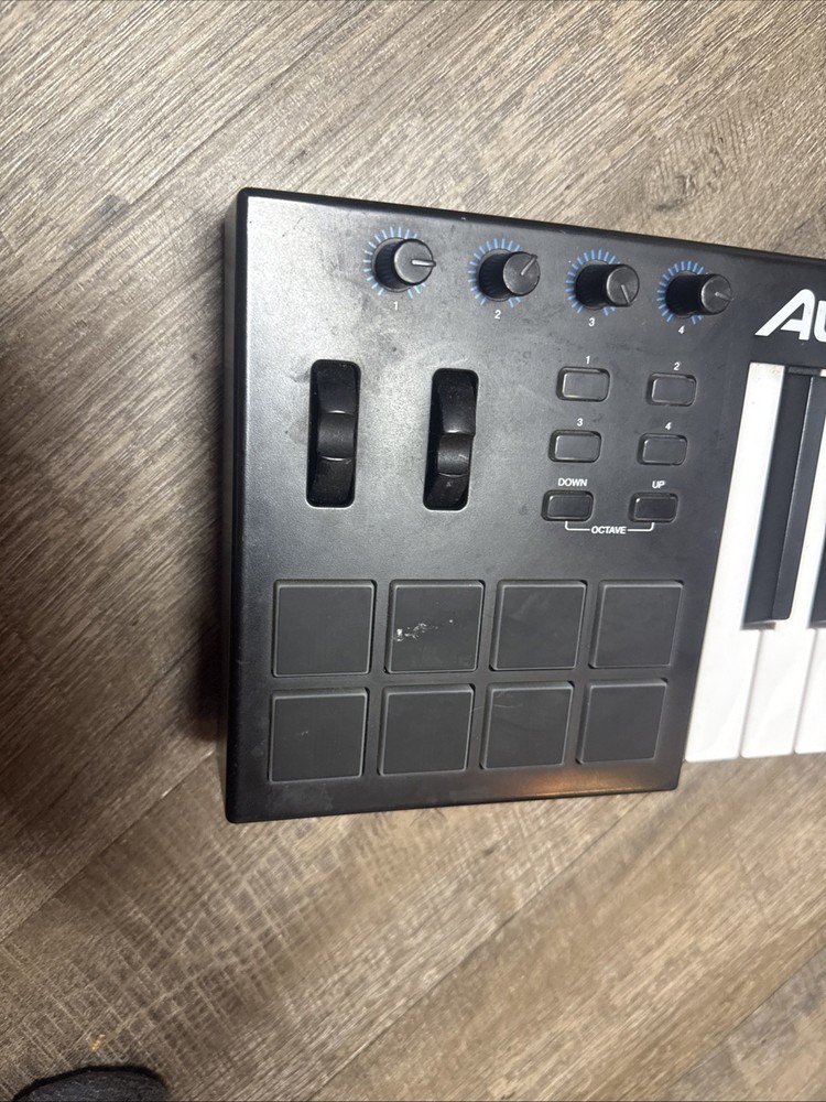 Alesis V25 25-Key USB MIDI Keyboard Controller not tested