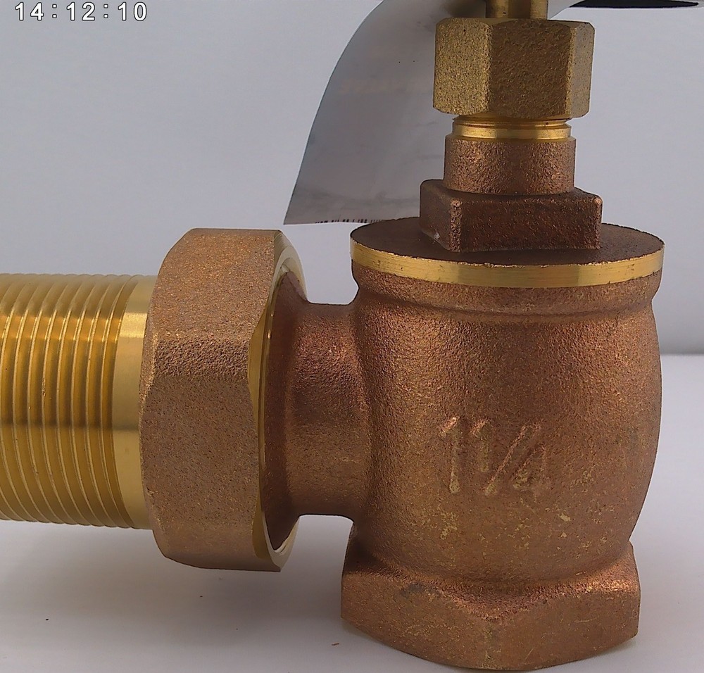 1 1/4” Angle Steam Radiator Valve Threaded Connection shutoff