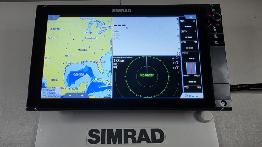 Simrad NSS 16evo2 Chartplotter- Fishfinder / Excellent Condition / Complete Set