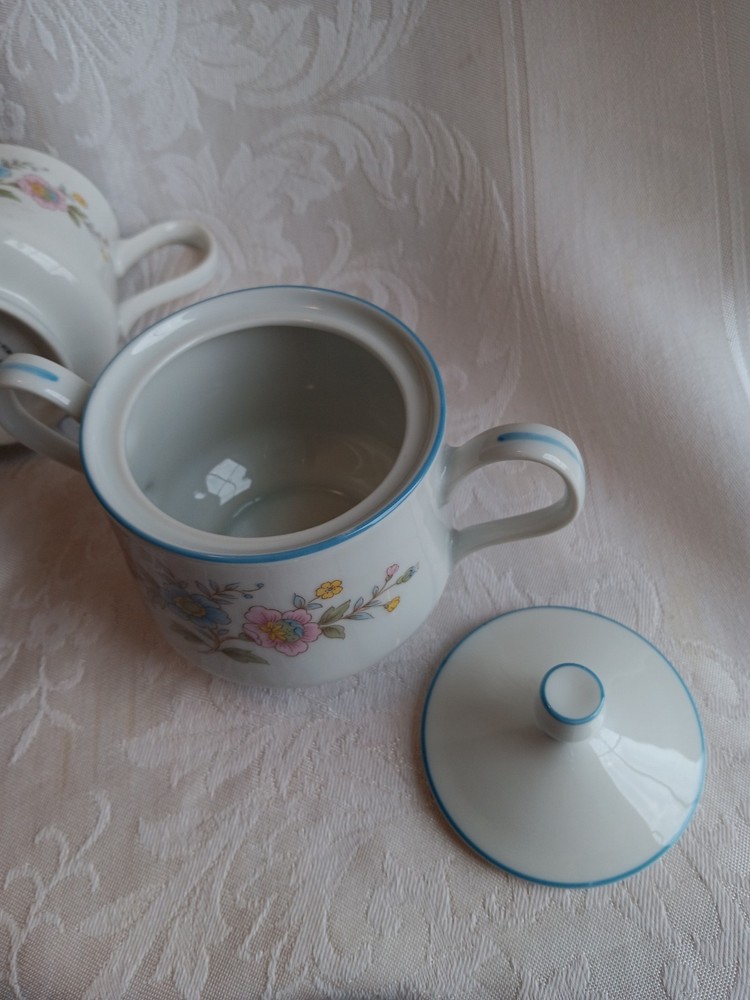 EKCO Lugano Pattern Sugar And Creamer