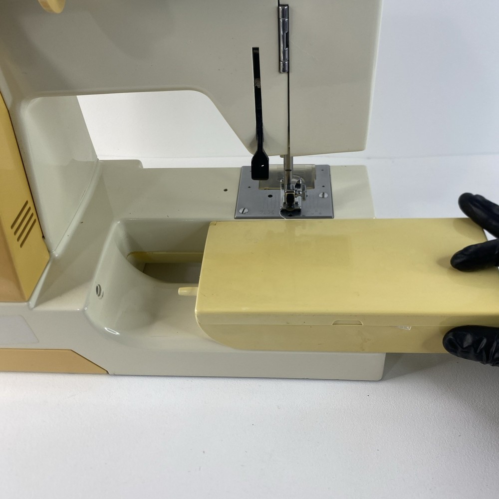 Vintage White 8000 Computerized Sewing Machine With Pedal Tested