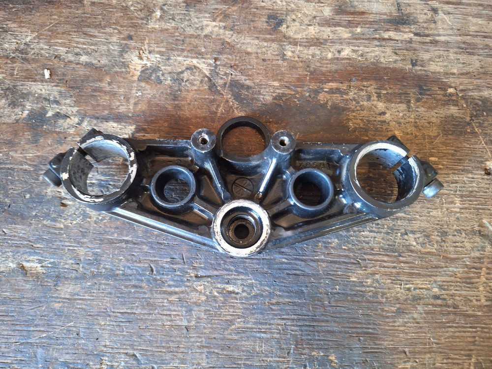 Suzuki GS 500 - Top Fork Yoke Bottom Lower Mount Bracket