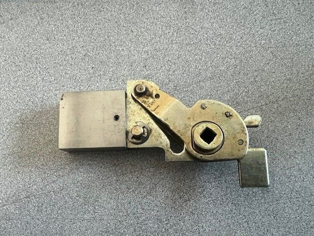YALE SECURITY 8700 FL DEADBOLT ASSEMBLY USED