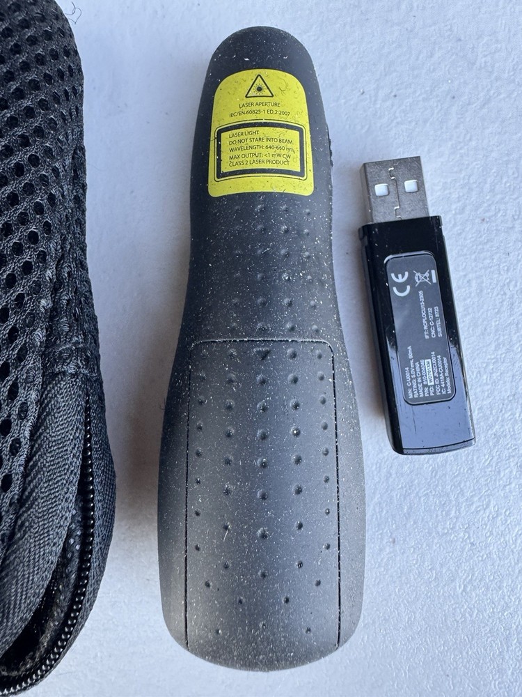 LOGITECH R400 WIRELESS PRESENTER REMOTE CONTROL w/ LASER POINTER & CASE