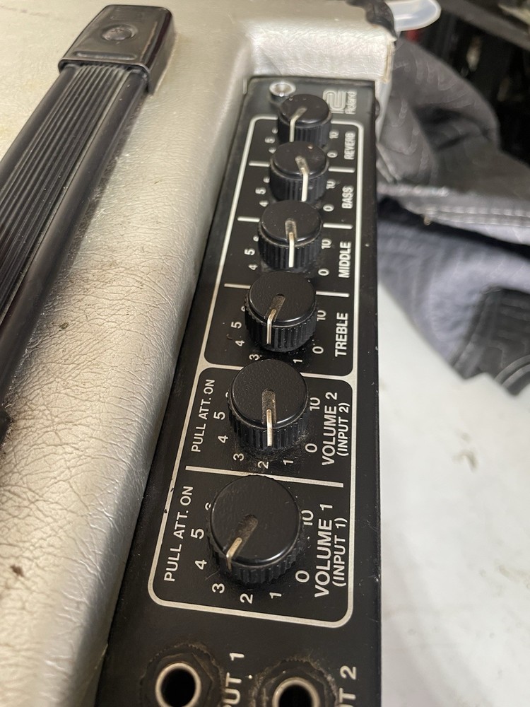ROLAND CUBE-40 KEYBOARD AMPLIFIER AMP CK-40 SILVER