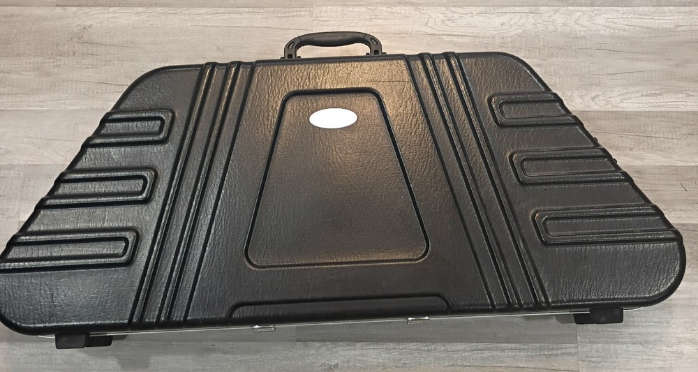 Vanguard Axiom 83C Hard Bow Case