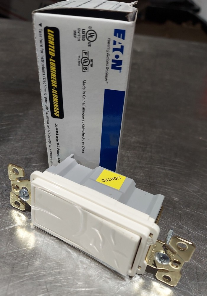 Eaton 7631A-BOX. Lighted Single Pole Switch. 20A 120/277vac. Lighted While OFF