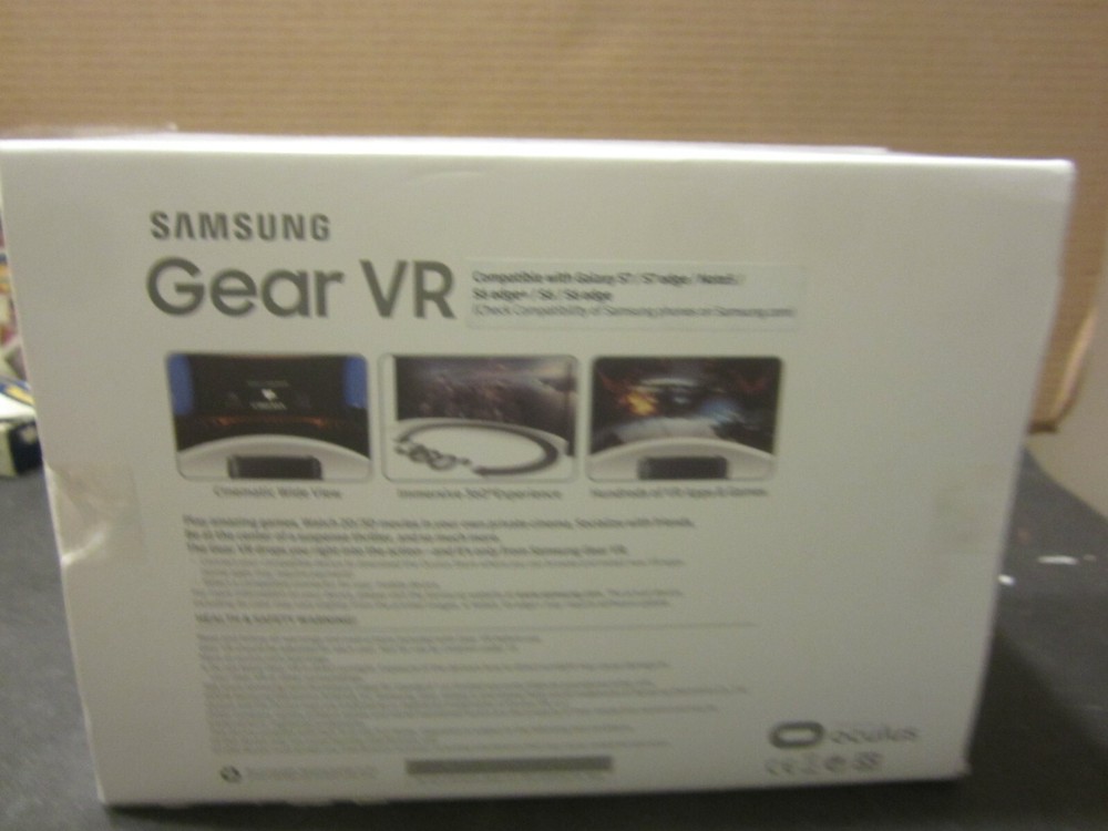 SAMSUNG Gear VR Powered By Oculus