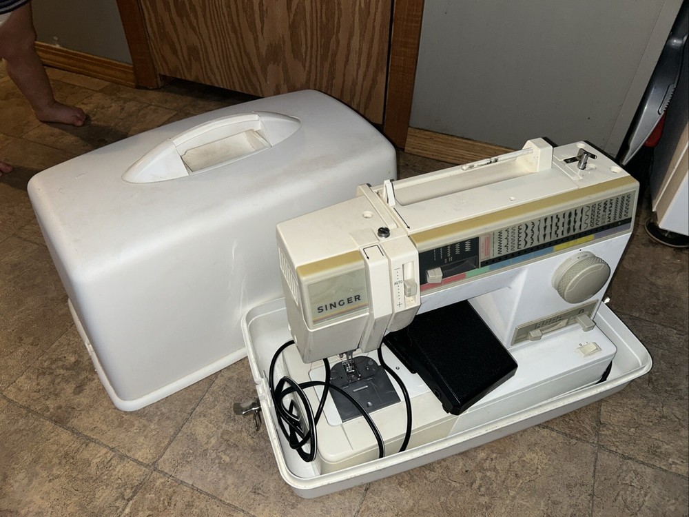 Singer Sewing Machine Model 9134 With Case