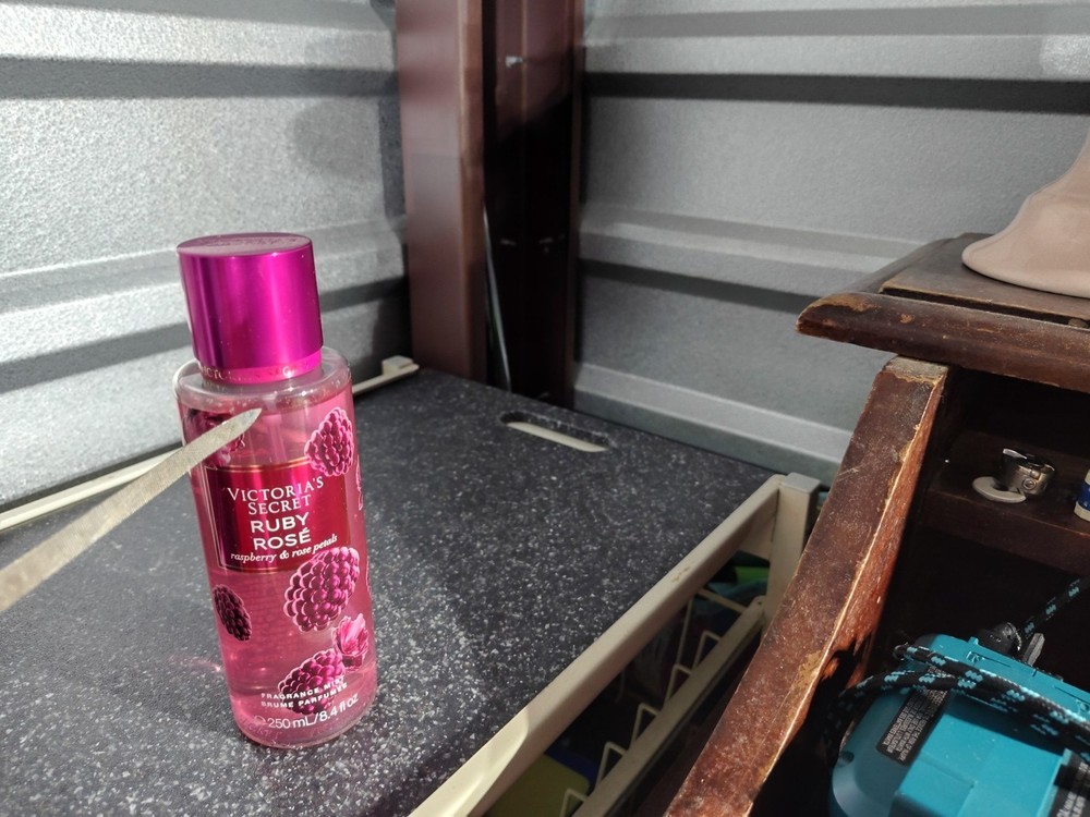 Victoria's Secret Ruby Rose Mist 8.4 Oz .*