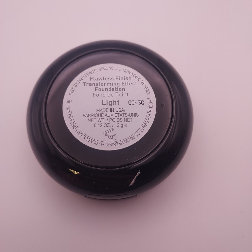 Mally Flawless Finish Transforming Effect Foundation Compact LIGHT