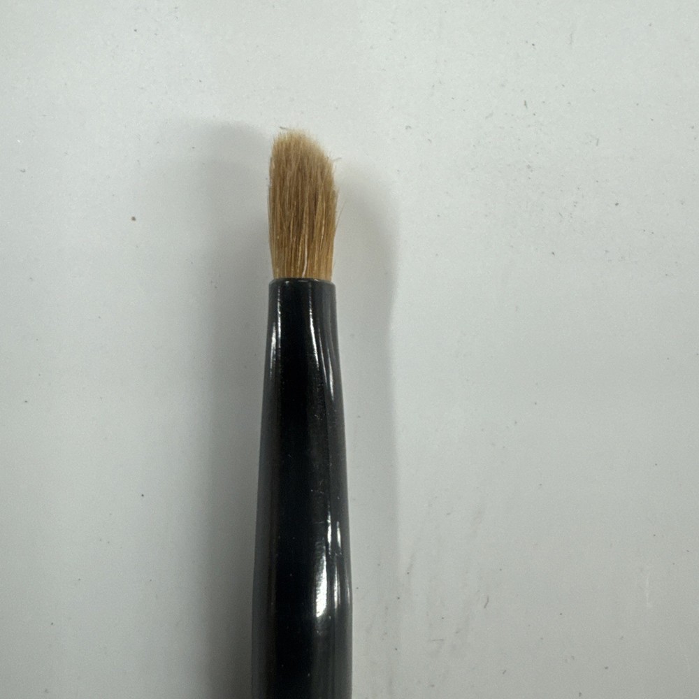 BASIC BEAUTY EYE SMUDGE BRUSH *