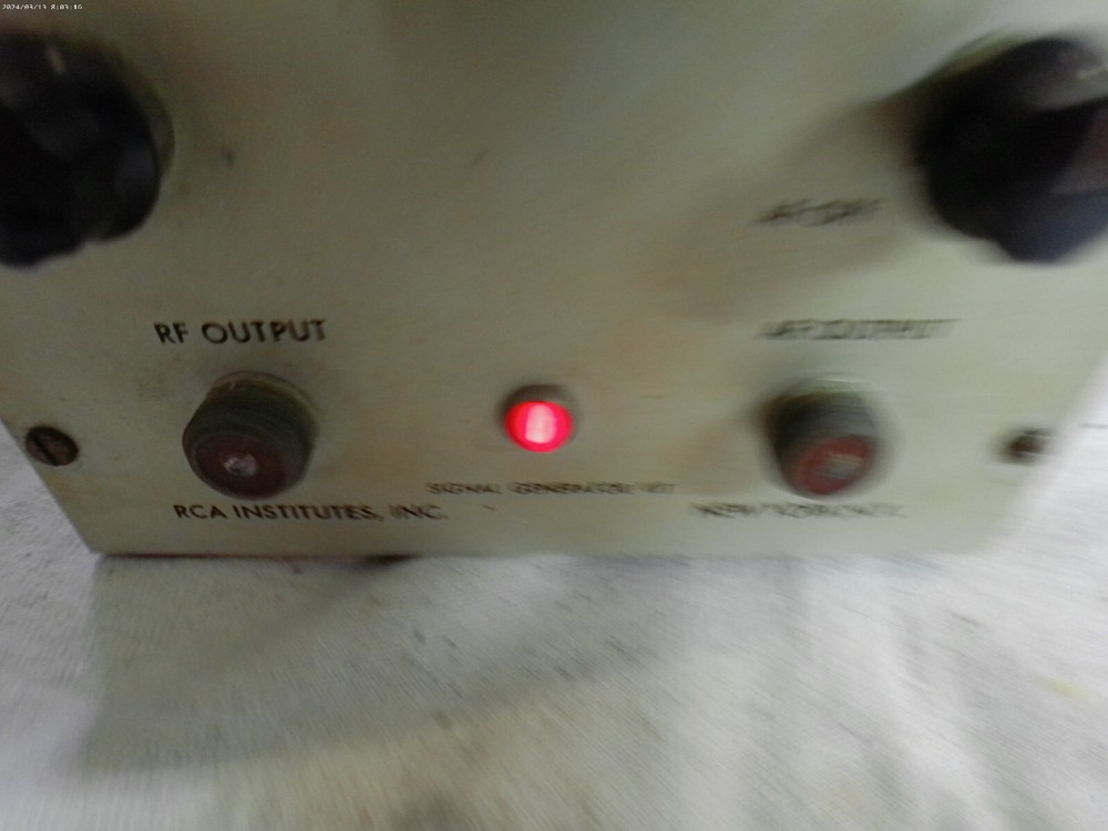 Vintage RCA Institutes RF Signal Generator (Powers On)