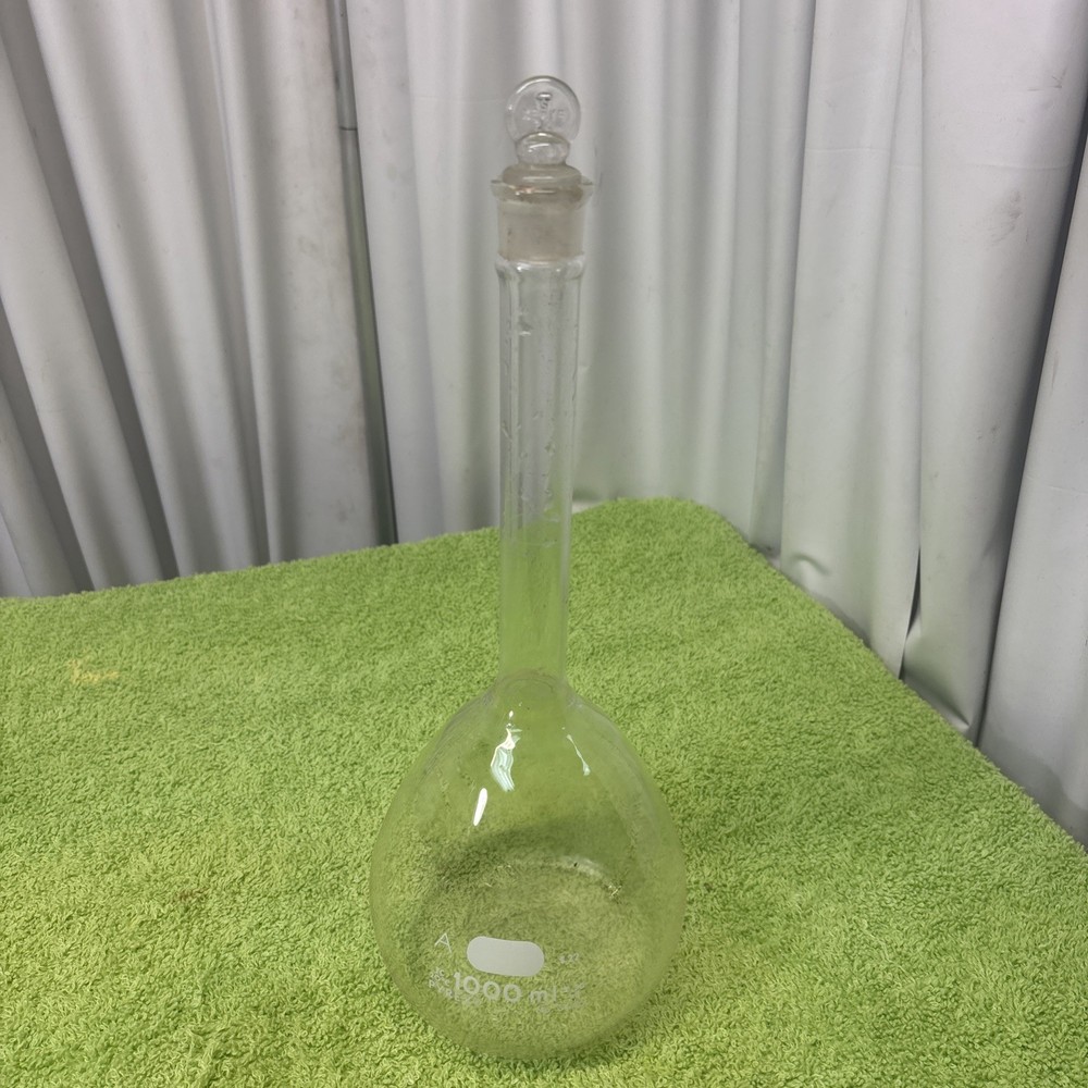 (3) Corning Pyrex 1000 ml Class A Volumetric Flask with Stoppers