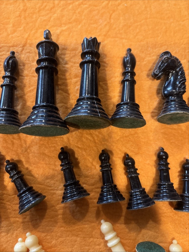 Vintage Plastic Chess Pieces. ￼ Green Felt Bottom. Hard Plastic.