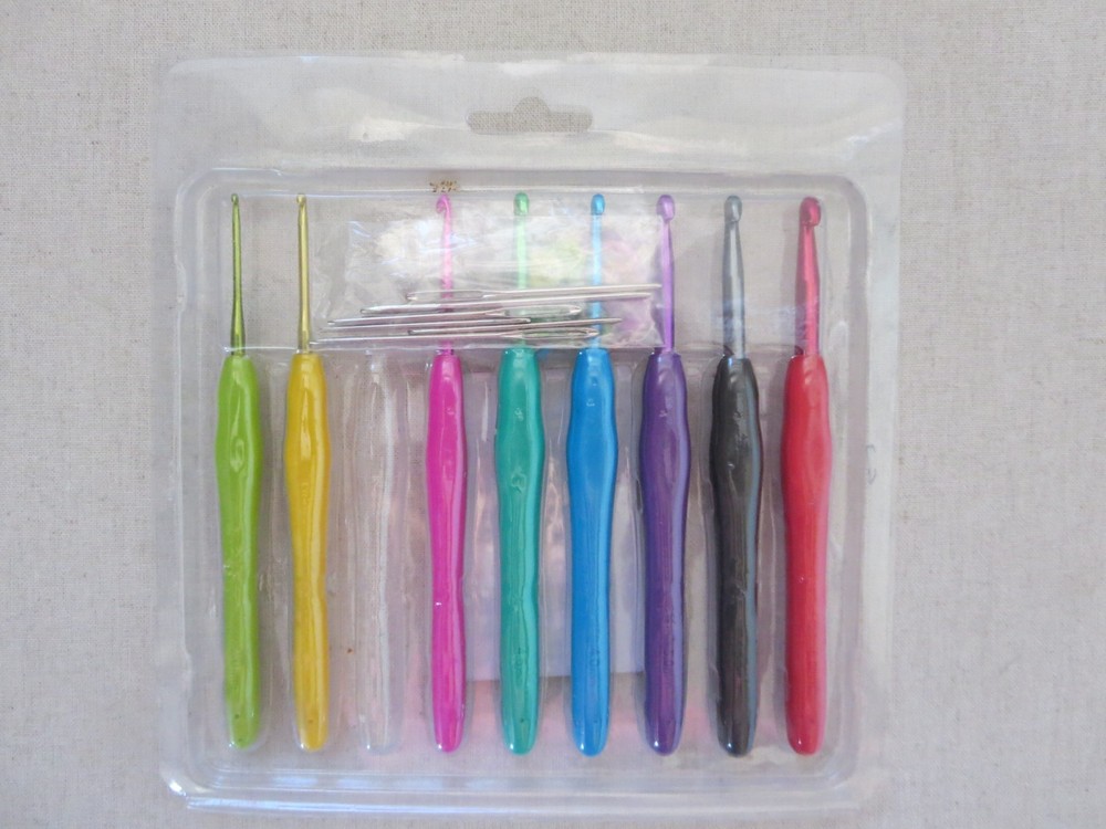 Atom Tech 8 Crochet Hook Set, Multicolor Hook sizes 2 - 2.5 mm & 3.5 - 6 mm