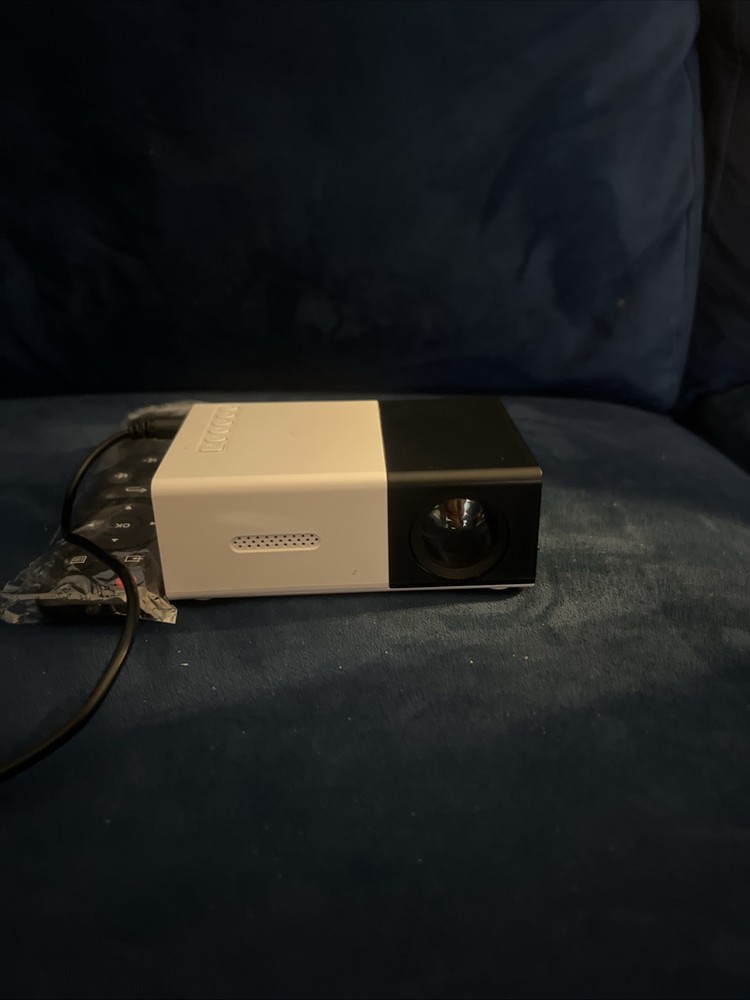 Desktop High Resolution LED Projector With Controller Tested Works Black White