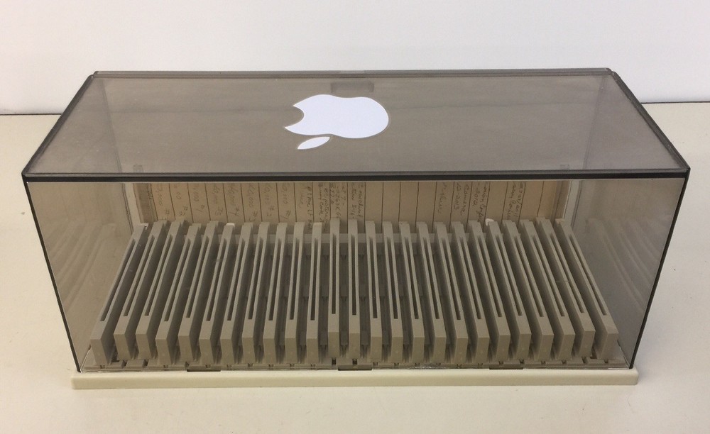 Apple MediaMate DiscFinder 25 CD Floppy Disk File Contaner