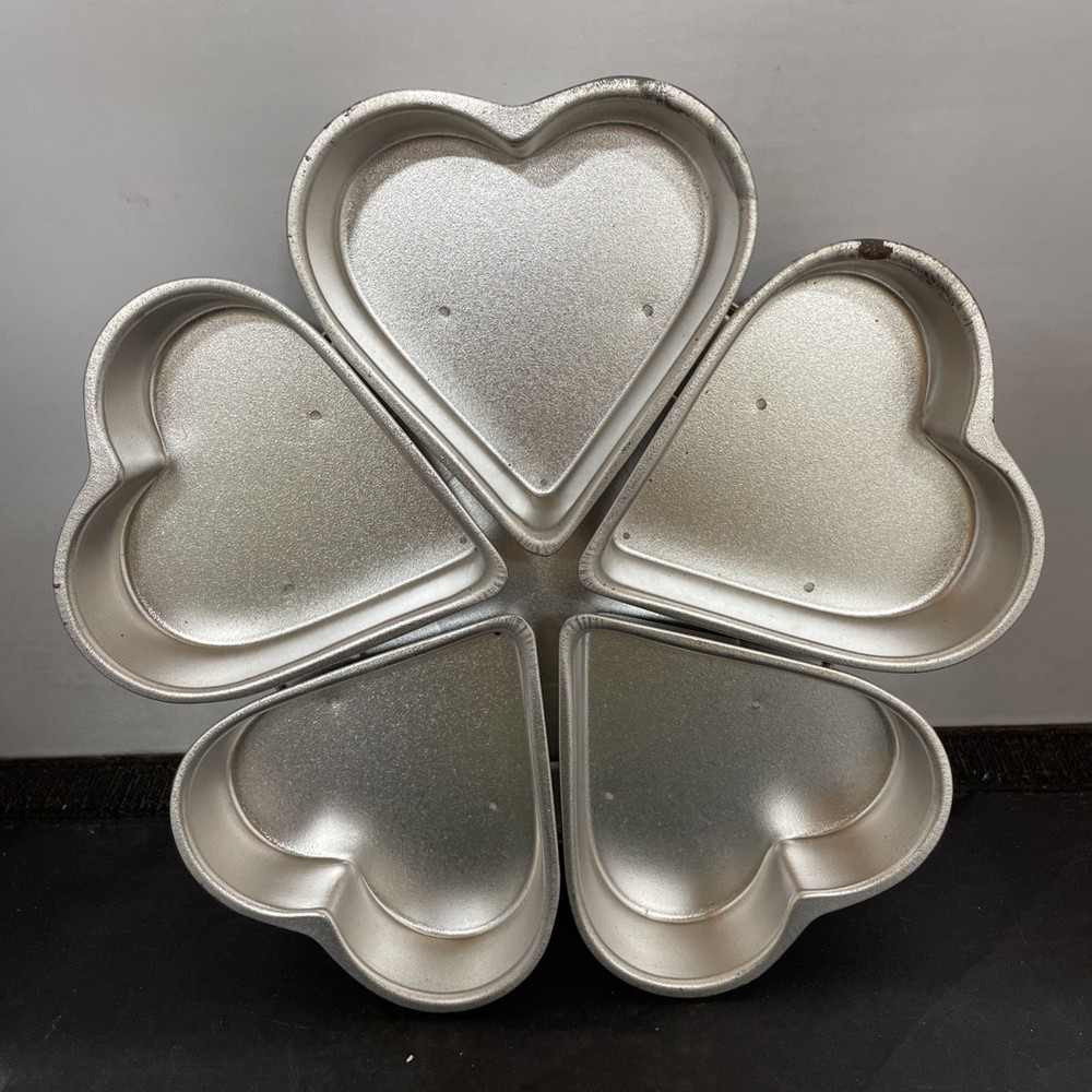 Fox Run Linked Heart Cake Pan - Pre-Owned